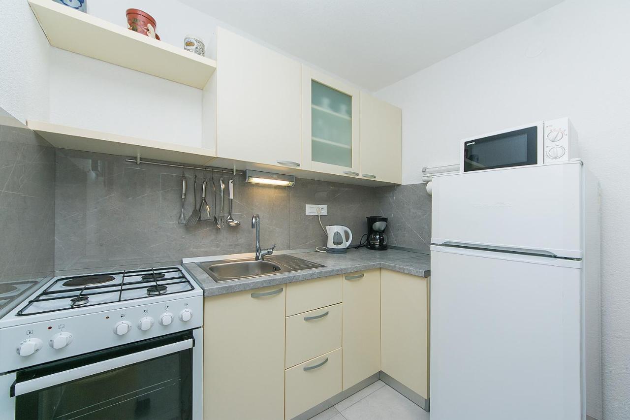 Apartments By The Sea Brela, Makarska - 20778 Buitenkant foto
