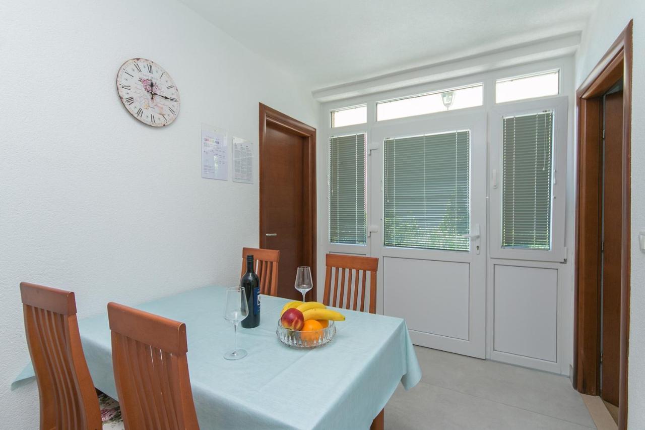 Apartments By The Sea Brela, Makarska - 20778 Buitenkant foto