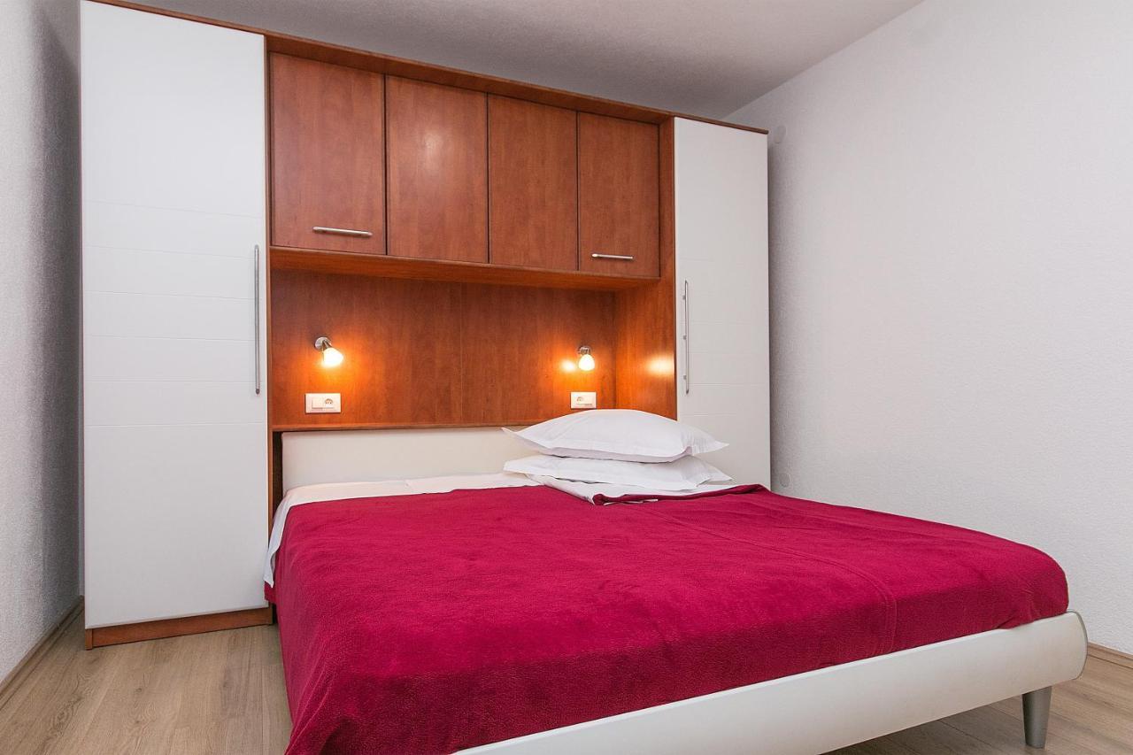 Apartments By The Sea Brela, Makarska - 20778 Buitenkant foto