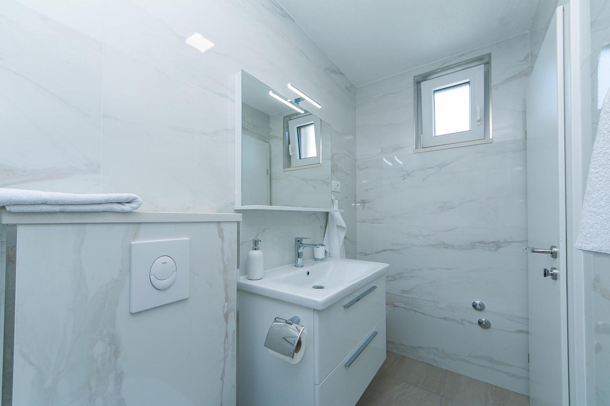Apartments By The Sea Brela, Makarska - 20778 Kamer foto
