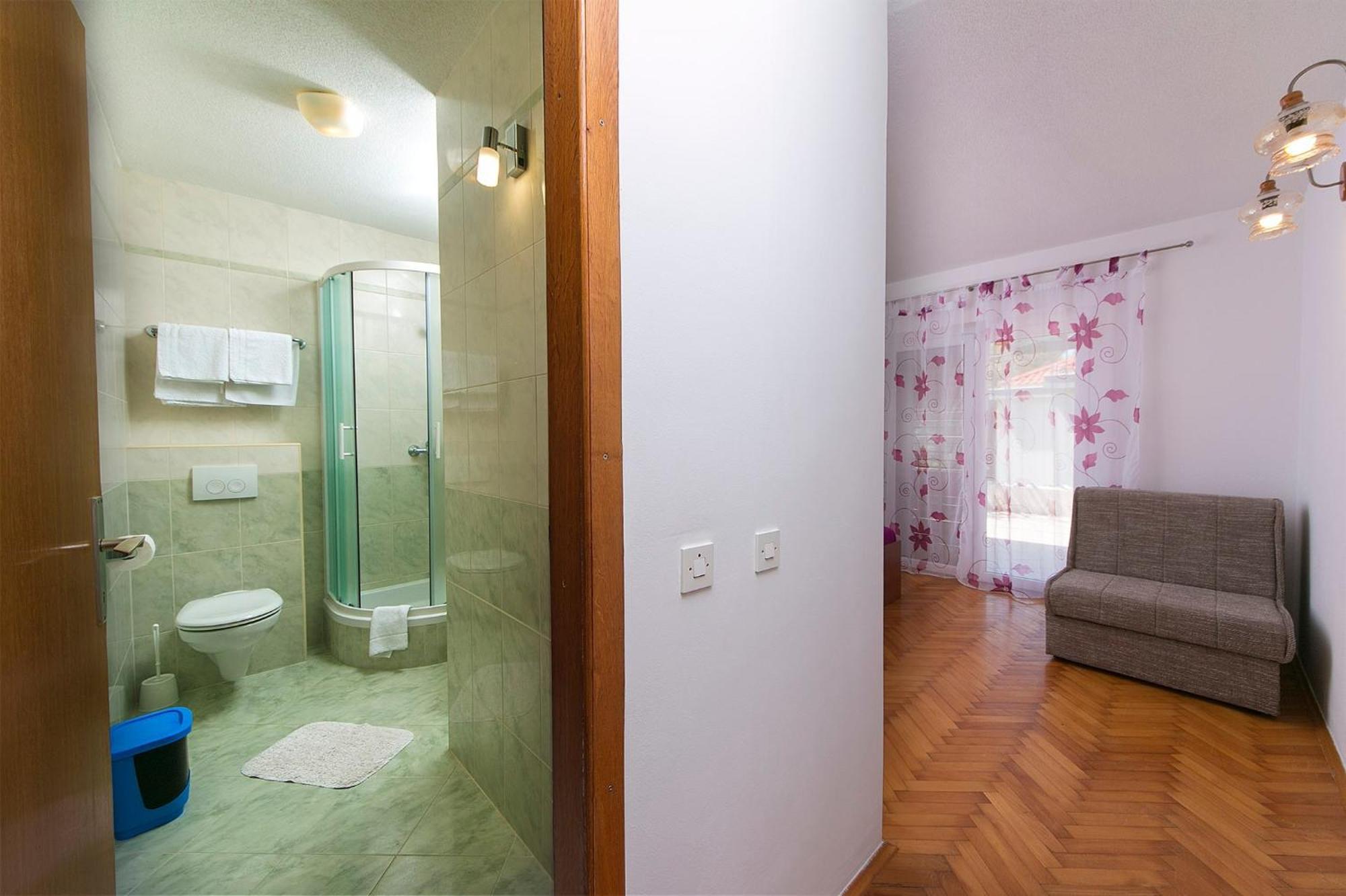 Apartments By The Sea Brela, Makarska - 20778 Kamer foto