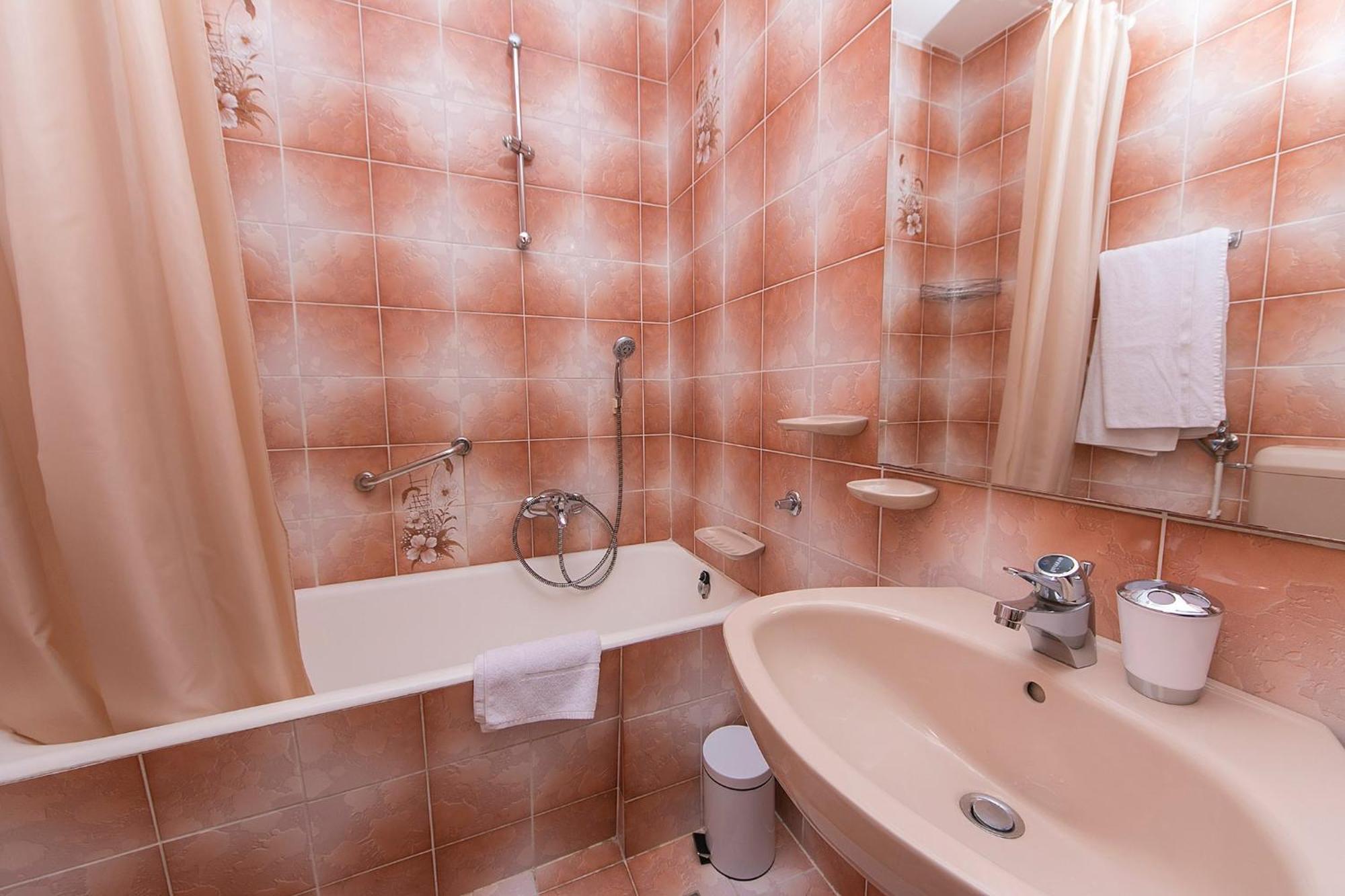 Apartments By The Sea Brela, Makarska - 20778 Kamer foto
